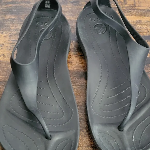 CROCS Black Women's Slingback Flip Sandals - Picture 4 of 7